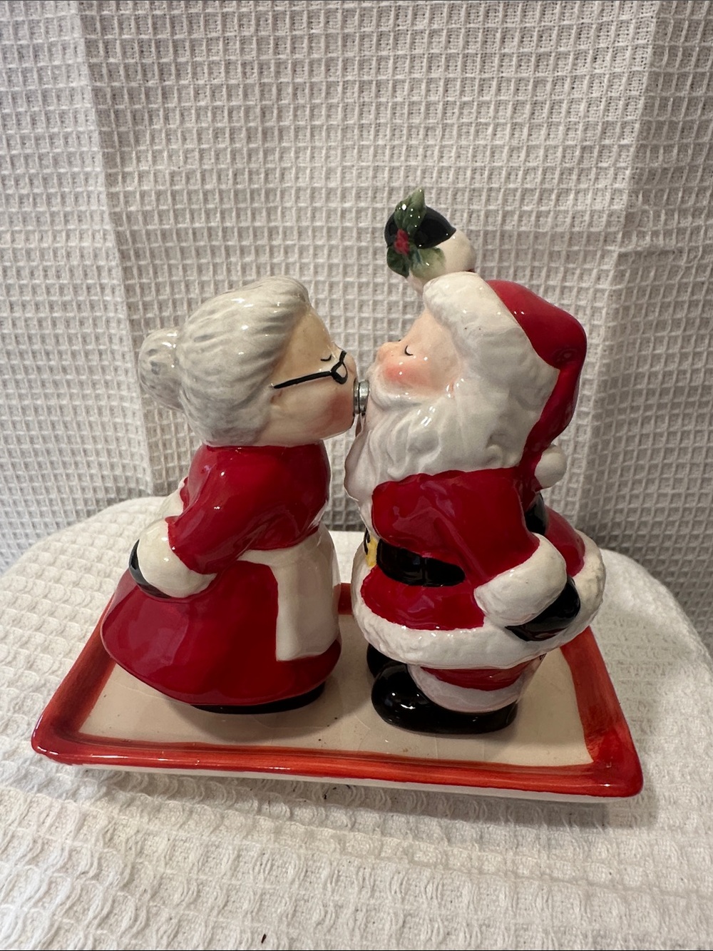 Holiday kissing  Santa and Mrs. Claus Salt & Pepper Shaker Set - Red